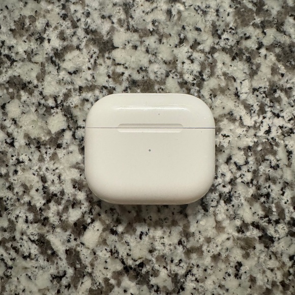 AirPods 3rd Generation - Picture 1 of 6